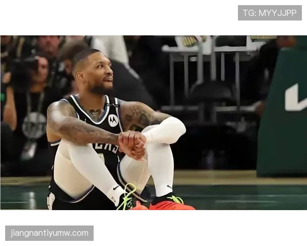 布克无球跑动制造空位提升外线效率不同于利拉德