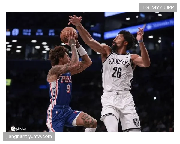 班·西蒙斯投篮选择调整提升进攻效率，助76人关键回合拉开比分