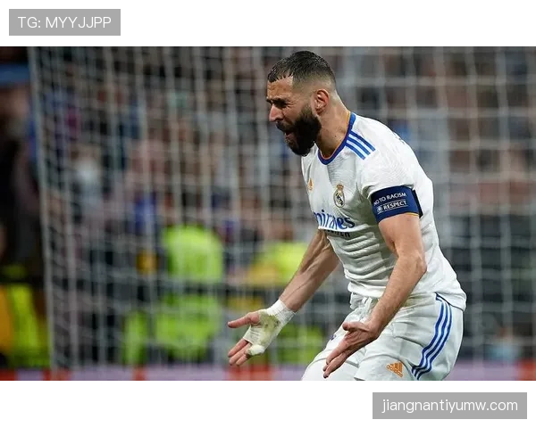 在皇马体系下本泽马与哈兰德射门效率分化趋势